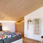 Refugium Aus Vollholz *