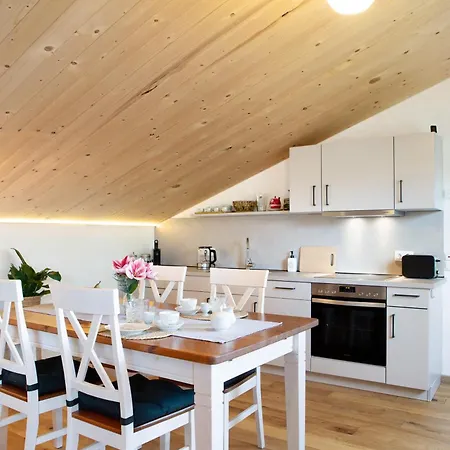 Refugium Aus Vollholz *