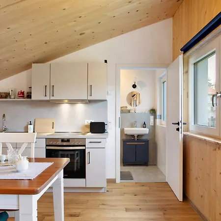 Refugium Aus Vollholz * Schlitz